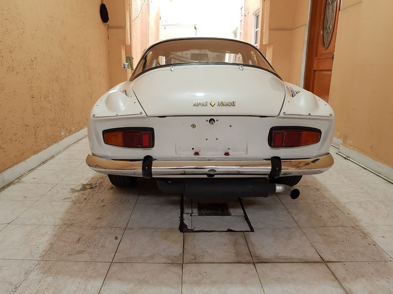 Illustration for article titled For $55,000, Could This 1972 Renault Dinalpin A110 Have You Shouting ¡Ay Caramba!?